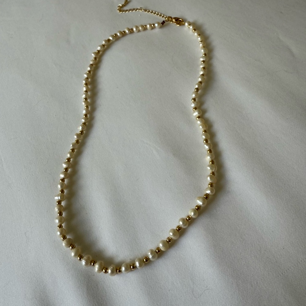 Cream and Gold Pearl Necklace - Picture 3 of 3